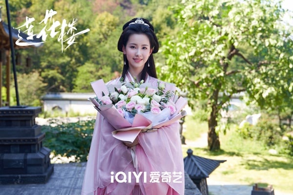 陳都靈9個古裝造型!《長月燼明》被說美過白鹿,接下來要PK楊冪&劉詩詩,這部被嫌寡淡