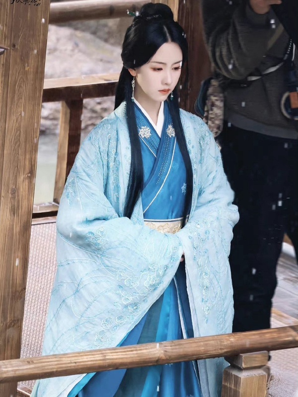 陳都靈9個古裝造型!《長月燼明》被說美過白鹿,接下來要PK楊冪&劉詩詩,這部被嫌寡淡