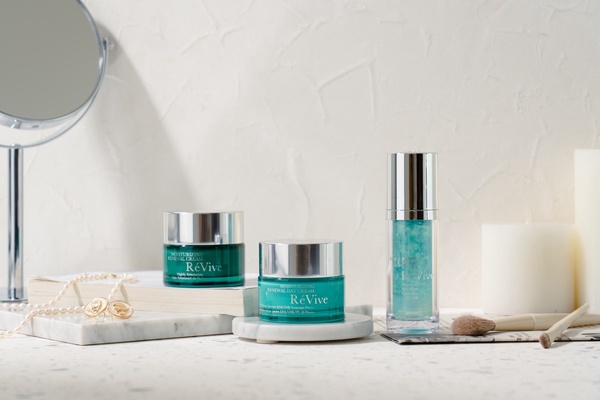 RéVive 奇肌活膚日活膚霜 4D水光真精華 光采再生活膚日霜SPF30