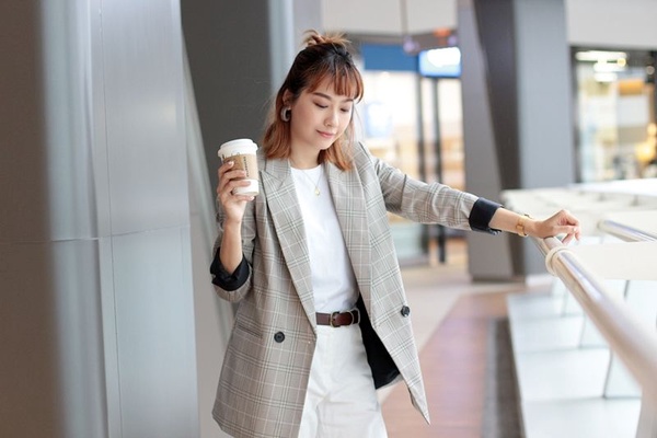 │Shelly專欄 │夏轉秋穿搭術❤一件格紋西裝外套的穿搭變化