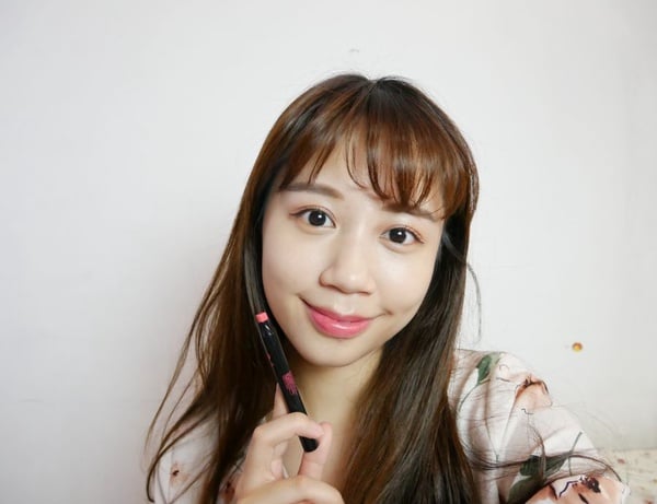 ｜哈娜 Hanna S.專欄｜日本必買美妝 excel唇油、2017新上市蠟筆唇膏試色♥