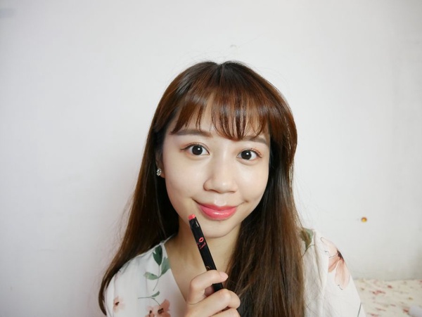 ｜哈娜 Hanna S.專欄｜日本必買美妝 excel唇油、2017新上市蠟筆唇膏試色♥