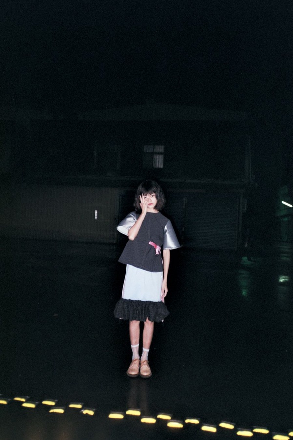 ｜楊芷涵專欄｜攝影師兼模特兒親授，女孩們都該學的自拍術!