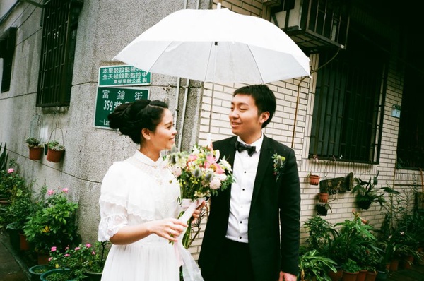 ｜楊芷涵專欄｜新人間流行的生活感婚紗！教你用底片拍出