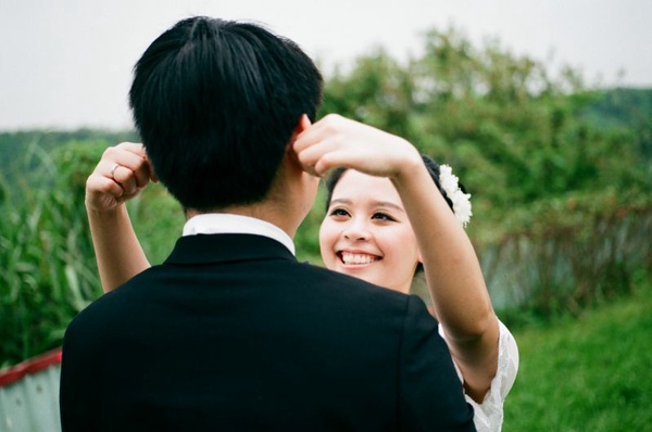 ｜楊芷涵專欄｜新人間流行的生活感婚紗！教你用底片拍出