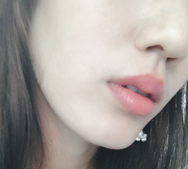 |莎拉 王棠云專欄|不藏私大公開!包包必備的好氣色莓紅系口紅四選!