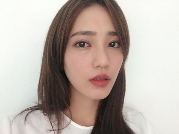 |莎拉 王棠云專欄|不藏私大公開!包包必備的好氣色莓紅系口紅四選!