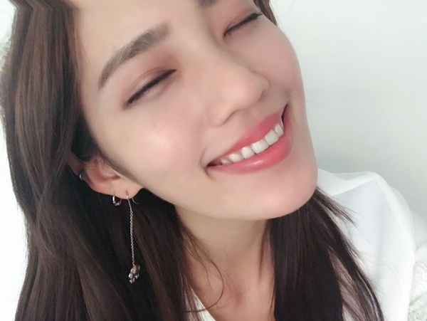 |莎拉 王棠云專欄|不藏私大公開!包包必備的好氣色莓紅系口紅四選!