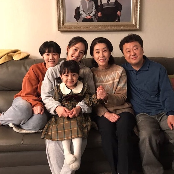 金美京與朴敏英繼《她的私生活》後四度合作。