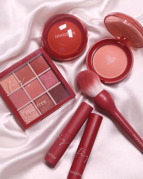 韓國話題款九宮格眼影！innisfree、COLOUR POP根本零廢色，ETUDE HOUSE楓葉盤台灣也買得到