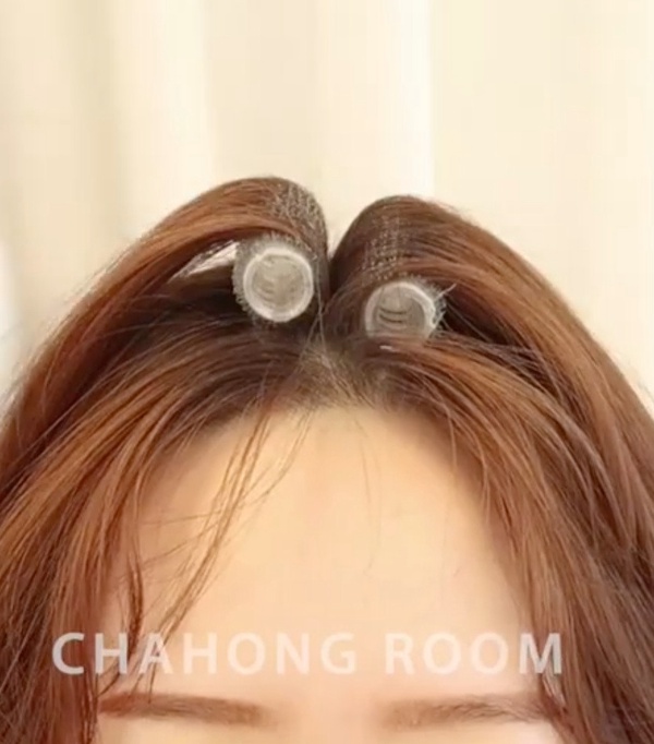 3個髮捲吹出蓬鬆一整天的瀏海！關鍵技巧「大小髮捲」搭配，瀏海弧度更自然，蓬鬆超持久！