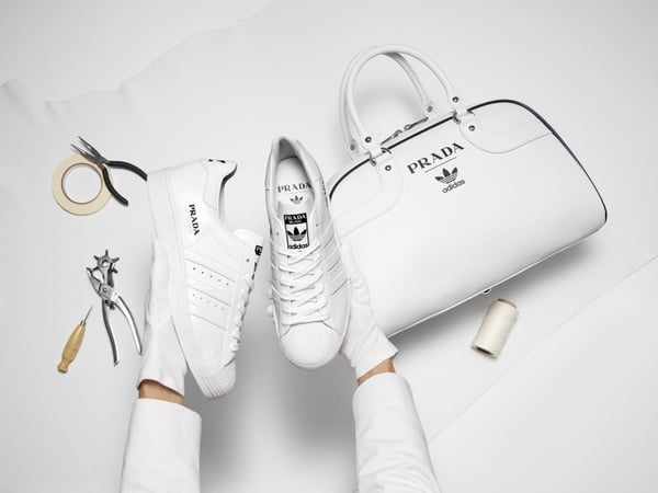 Prada x Adidas 聯名第二彈現身，三款全新色調的Superstar鞋款，時尚迷們千萬別錯過！