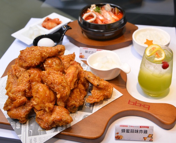韓劇熱門必吃炸雞「bb.q CHICKEN」旗艦餐廳11/25即將開幕，開幕優惠筆記好別錯過！