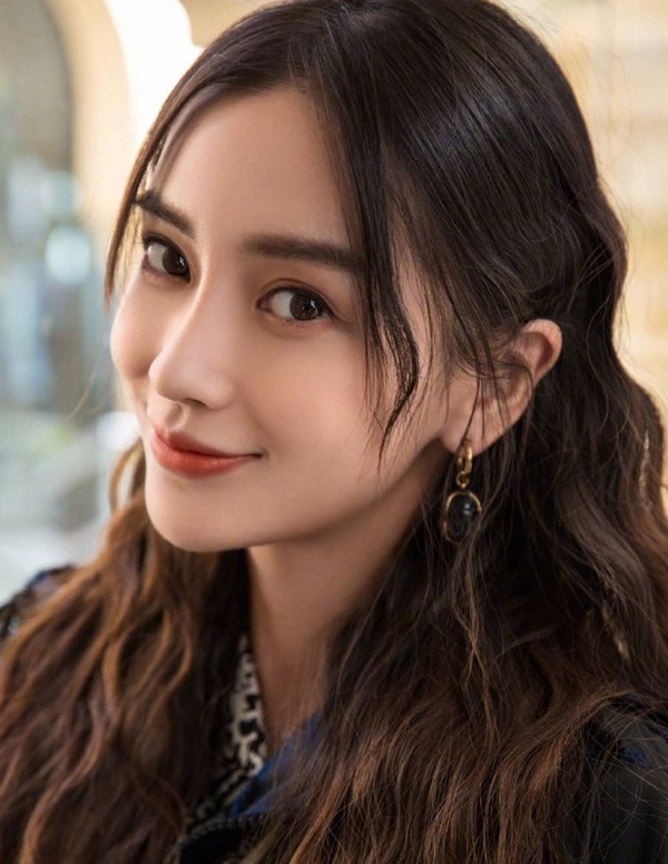 2019秋冬「羊毛捲」當道，但選錯捲度超老氣！女星髮型範本與挑選技巧公開，捲度對了是少女、燙錯變阿姨！