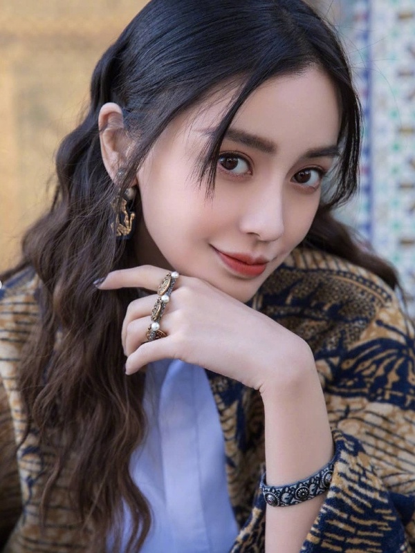2019秋冬「羊毛捲」當道，但選錯捲度超老氣！女星髮型範本與挑選技巧公開，捲度對了是少女、燙錯變阿姨！