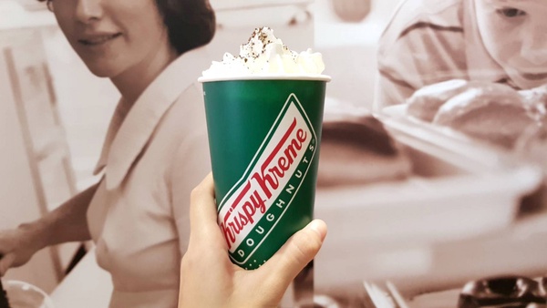 Krispy Kreme爆餡聖誕節甜甜圈！超濃榛果＆卡士達醬，加碼這天還有買一送一