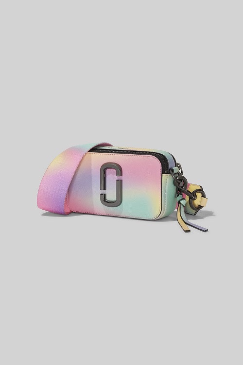 Marc Jacobs相機包升級為「單眼相機包」，2019聖誕新色獨角獸色、金色超美！