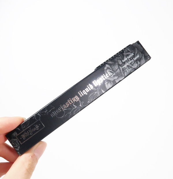 唇膏控必備經典色號下集！KVD Lollita2、3INA＃114，7支回購率滿分、顯白平價熱賣色，沒搶到捶心肝！