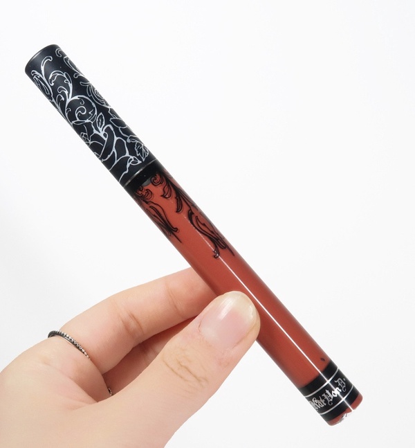 唇膏控必備經典色號下集！KVD Lollita2、3INA＃114，7支回購率滿分、顯白平價熱賣色，沒搶到捶心肝！