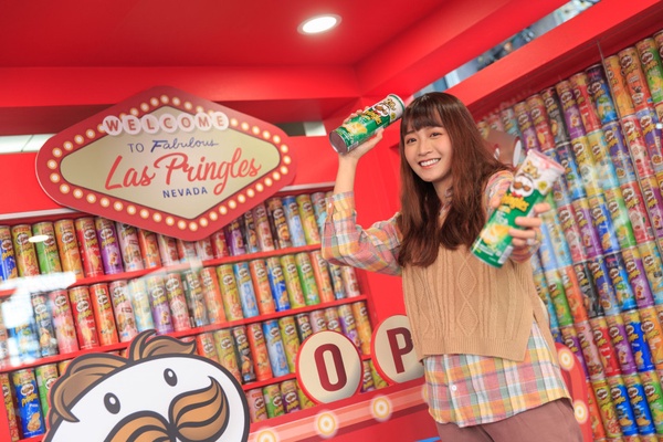 7-11金莎、品客聯名門市！超大顆金莎＆品客拍照牆，7-11聯名門市來燒大家了