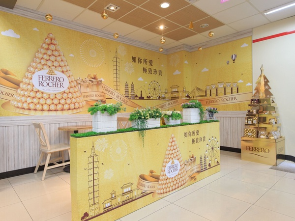 7-11金莎、品客聯名門市！超大顆金莎＆品客拍照牆，7-11聯名門市來燒大家了