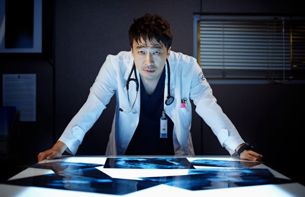 《巧克力》又一位高顏值醫生！網評「最像專業醫生」演員TOP7，宋慧喬意外評價高，「金師傅」竟不是第一！