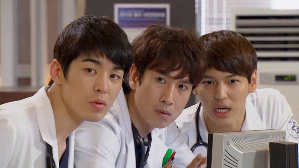 《巧克力》又一位高顏值醫生！網評「最像專業醫生」演員TOP7，宋慧喬意外評價高，「金師傅」竟不是第一！