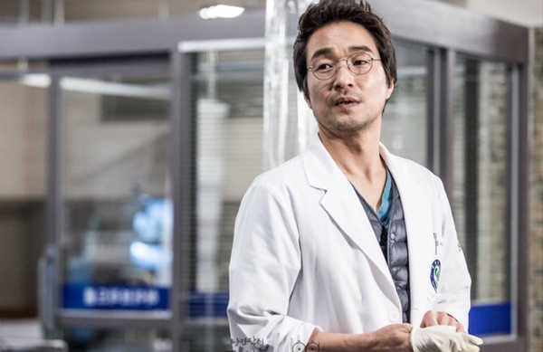 《巧克力》又一位高顏值醫生！網評「最像專業醫生」演員TOP7，宋慧喬意外評價高，「金師傅」竟不是第一！