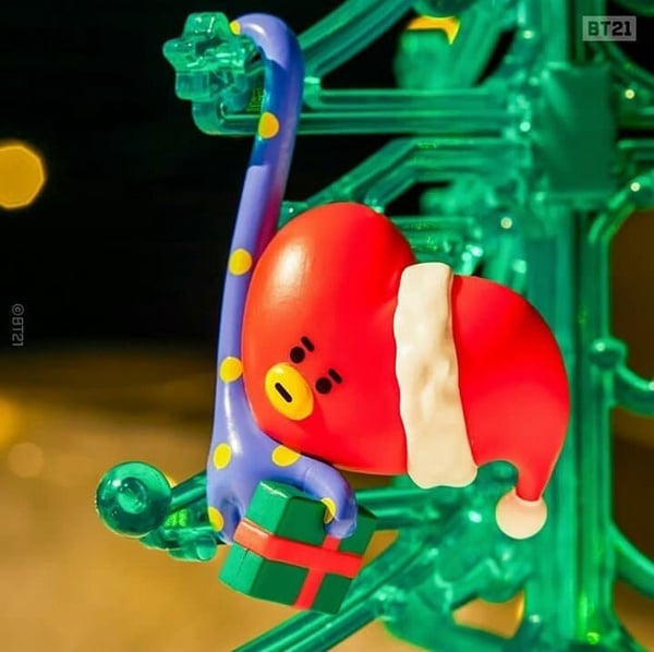 BT21聖誕新品上市！TATA、CHIMMY換上聖誕老人裝，加碼第四彈BT21盒玩，阿米們又要破財啦！