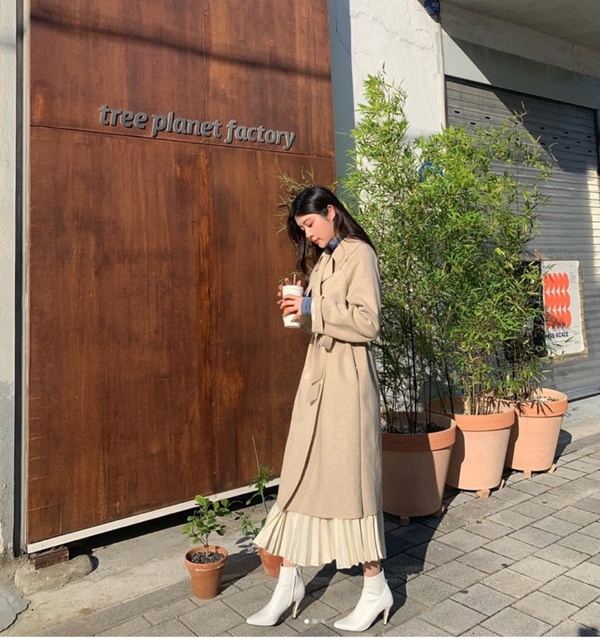 韓系「奶茶色穿搭」推薦！基礎單品穿出高級感，韓妞教你搭配技巧、一週不重複！
