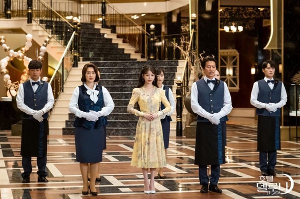 《山茶花開時》邕山阿姨組「婦仇者聯盟」守護冬柏！7個韓劇親友團，2上6房唏噓結尾，雙門洞故事永遠不結束！