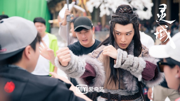 吳亦凡、楊紫合作《青簪行》官宣！10位偶像歌手的古裝造型，吳亦凡帥過鹿晗，她卻醜出新高度