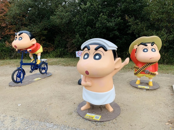 日本淡路島「二次元之森」超多蠟筆小新讓你拍，小新專賣店也超好買，小新迷買機票了！