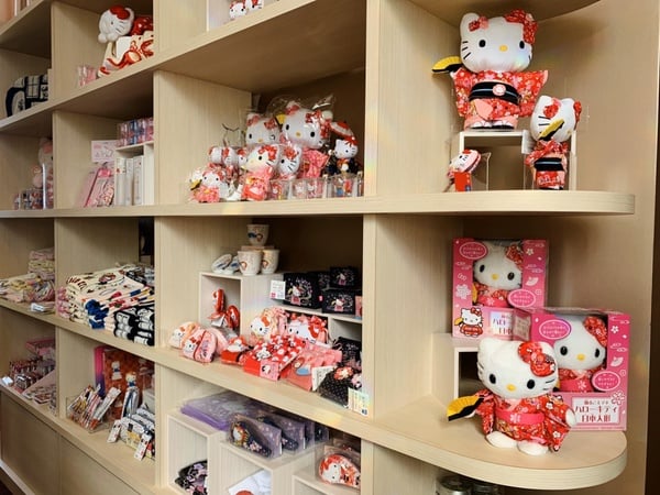 Kitty粉絲筆記！日本淡路島HELLO KITTY SHOW BOX新開幕，吃飯時還有Kitty表演給你看！