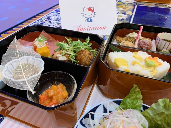 Kitty粉絲筆記!日本淡路島HELLO KITTY SHOW BOX新開幕,吃飯時還有Kitty表演給你看!