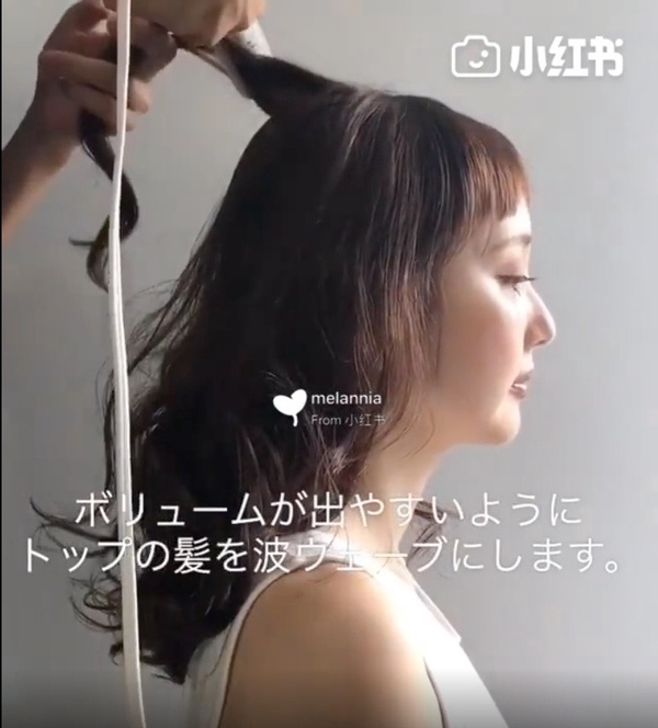髮型師親授「蓬鬆馬尾」3技巧！髮量少、細軟髮也能髮量激增，綁出蓬鬆又顯嫩的馬尾！