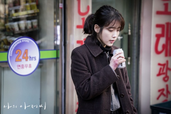 《山茶花開時》孔曉振全身都名牌？7位「穿搭寫實」韓劇女主，IU連鞋子都髒，真的夠窮