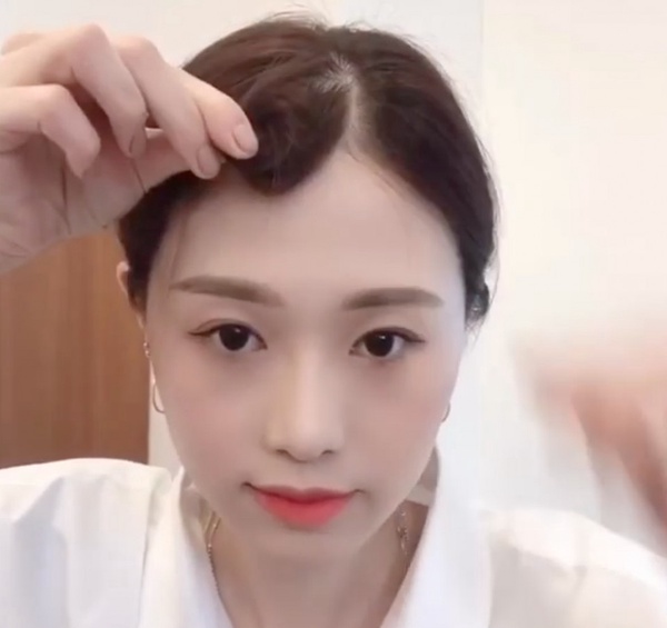 髮型師超簡單「吹瀏海」技巧！一個鐵夾「吹捲」出小臉波紋瀏海，髮根還能蓬鬆整天！