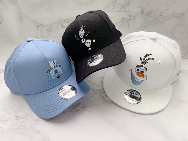 隨著冰雪奇緣2即將在11月21日強勢上檔,各品牌也開始推出聯名商品,潮流帽子品牌NEW ERA x FROZEN聯名帽款,利用經典元素讓大小朋友都能一同感受ELSA冰雪女王的魅力和雪寶的俏皮可愛。