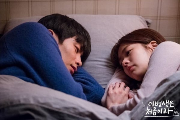 《山茶花開時》結局不劇荒！網推6部「暖心治癒」韓劇，沒反派、不狗血，滿滿幸福感