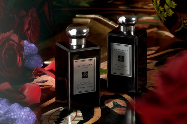 Jo Malone 2020新黑瓶來了！「香根草與黃金梵尼蘭」餘韻清爽撩人，像場溫甜交織異國戀