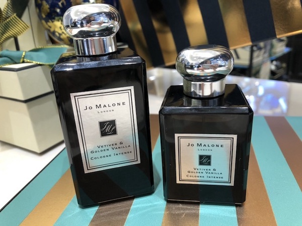 Jo Malone 2020新黑瓶來了！「香根草與黃金梵尼蘭」餘韻清爽撩人，像場溫甜交織異國戀