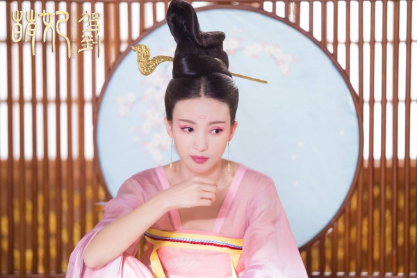 古裝劇12位「桃花妝」古裝女神！《鶴唳華亭》李一桐美，不過章子怡才真的經典