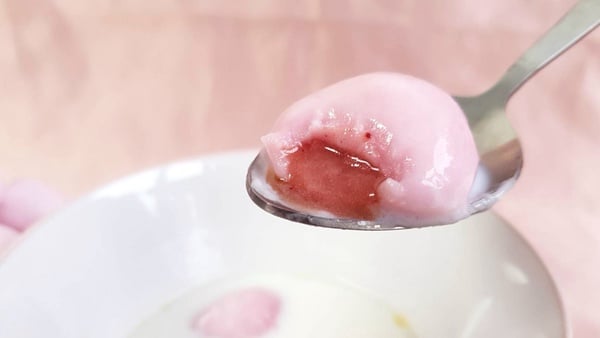 義美「草莓煉乳湯圓」限定全聯販售！粉嫩的草莓湯圓，搭上濃郁的香氣根本超級少女心