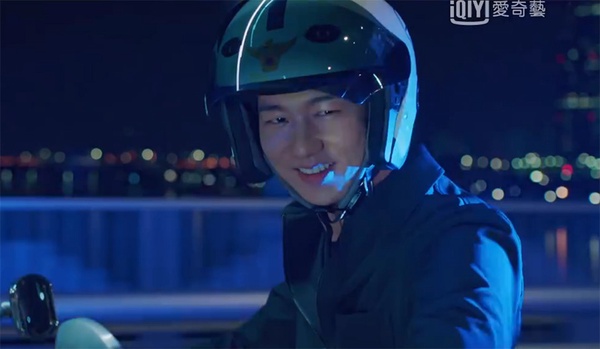 《抓住幽靈》金善浩7大衰帥魅力！愛哭包、耍帥飆車結果爆胎，雖然很衰，卻很帥！