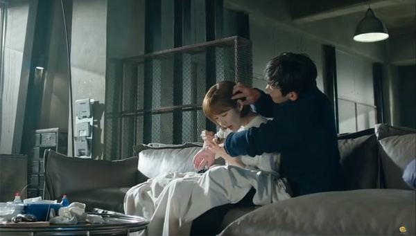 池昌旭&朴敏英典禮同框！《Healer》7大高甜瞬間回顧，一言不合背後抱、擦頭髮也心動！