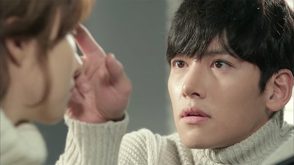池昌旭&朴敏英典禮同框！《Healer》7大高甜瞬間回顧，一言不合背後抱、擦頭髮也心動！