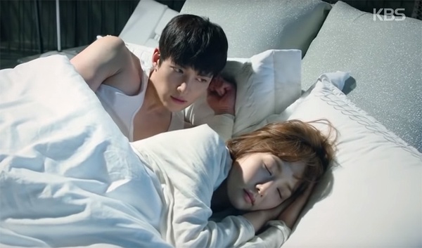 池昌旭&朴敏英典禮同框！《Healer》7大高甜瞬間回顧，一言不合背後抱、擦頭髮也心動！