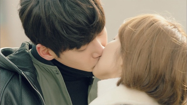 池昌旭&朴敏英典禮同框！《Healer》7大高甜瞬間回顧，一言不合背後抱、擦頭髮也心動！