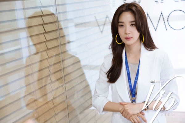 《VIP》李相侖拋下張娜拉，現身她家！網友6腦洞猜小三，根本沒情婦？「他」也有可能？